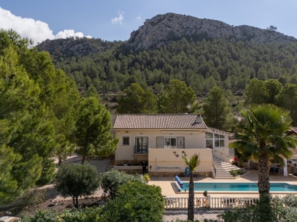 4 Bedroom 2 Bathroom Villa in La Zarza - Caza De Casa