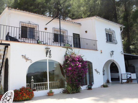 5 Bedroom 2 Bathroom Villa in Parcent - Caza De Casa