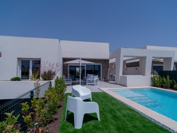 3 Bedroom 2 Bathroom Villa in Algorfa - Caza De Casa