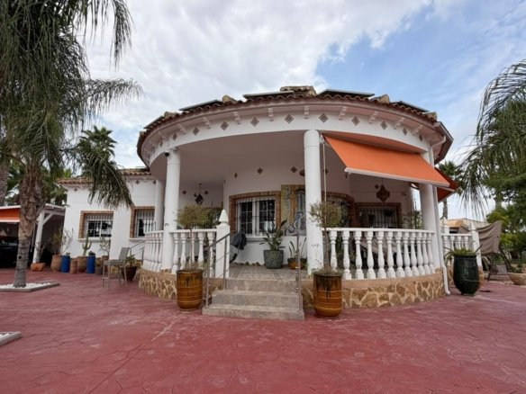 4 Bedroom 3 Bathroom Finca in Catral - Caza De Casa