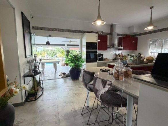 4 Bedroom 3 Bathroom Finca in Catral - Caza De Casa