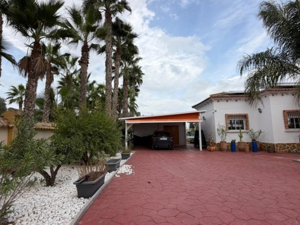 4 Bedroom 3 Bathroom Finca in Catral - Caza De Casa