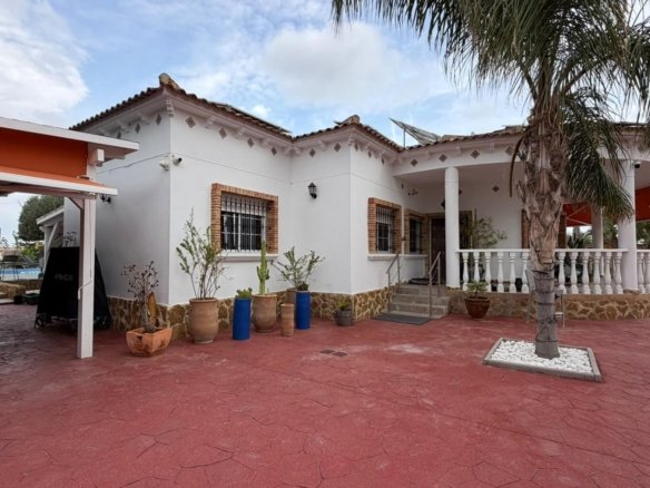 4 Bedroom 3 Bathroom Finca in Catral - Caza De Casa