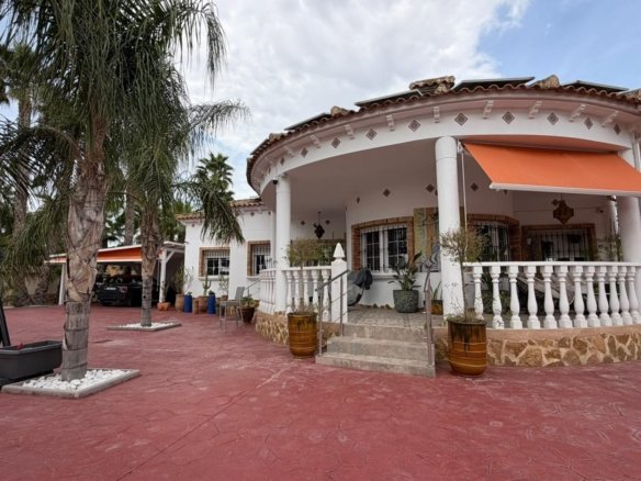 4 Bedroom 3 Bathroom Finca in Catral - Caza De Casa