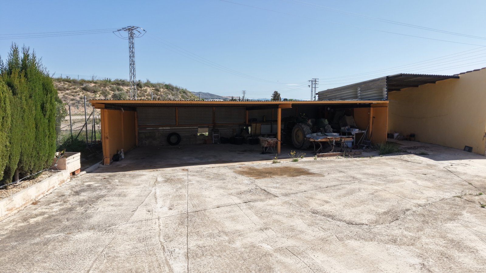 6 Bedroom 3 Bathroom Country House in Yecla - Caza De Casa