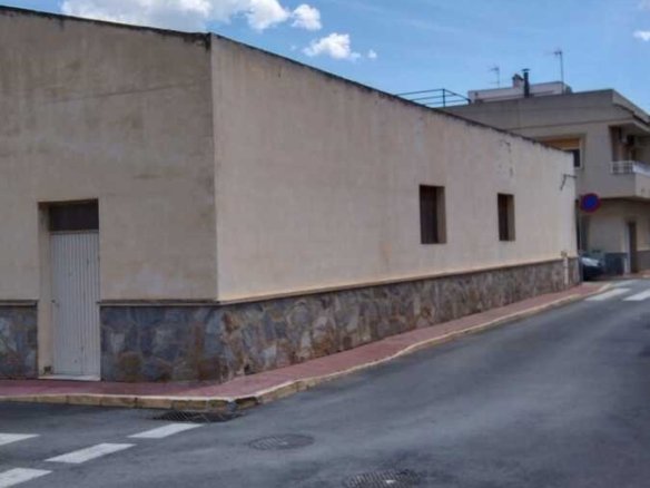 1 Bathroom Commercial in Daya Vieja - Caza De Casa