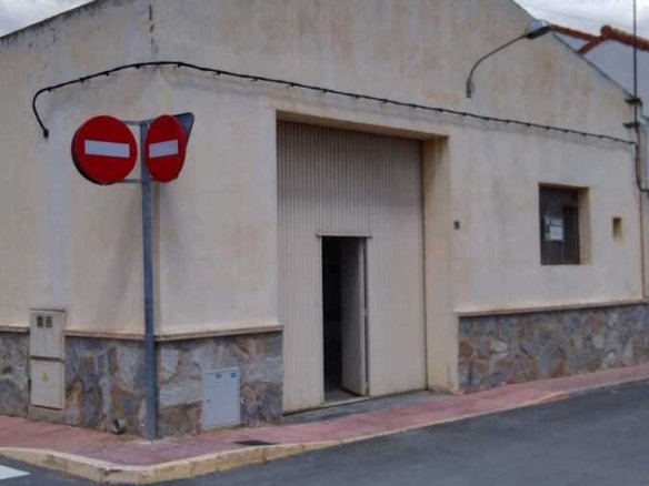 1 Bathroom Commercial in Daya Vieja - Caza De Casa