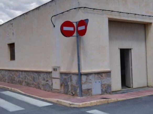 1 Bathroom Commercial in Daya Vieja - Caza De Casa