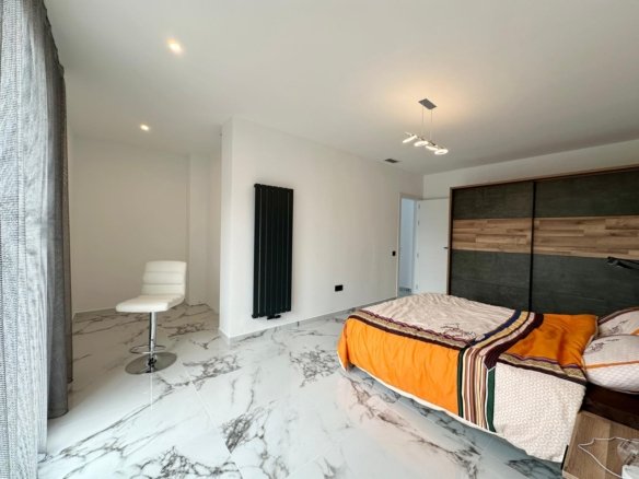 5 Bedroom 3 Bathroom Villa in Petrer - Caza De Casa