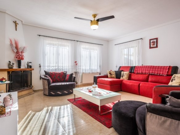 3 Bedroom 2 Bathroom Country House in La Zarza - Caza De Casa