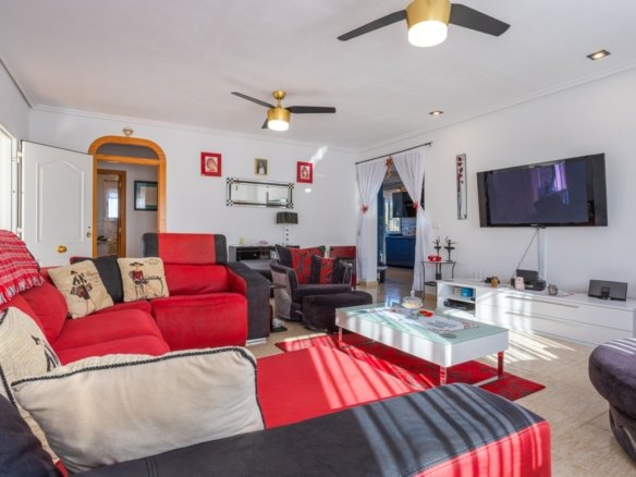 3 Bedroom 2 Bathroom Country House in La Zarza - Caza De Casa