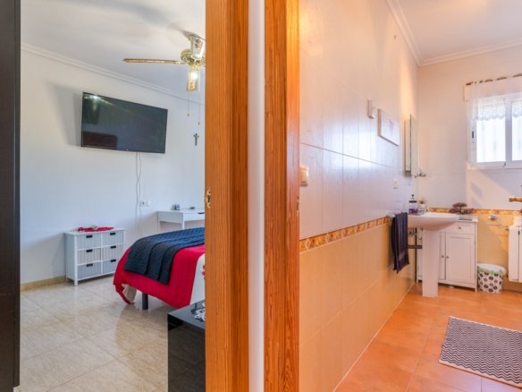 3 Bedroom 2 Bathroom Country House in La Zarza - Caza De Casa