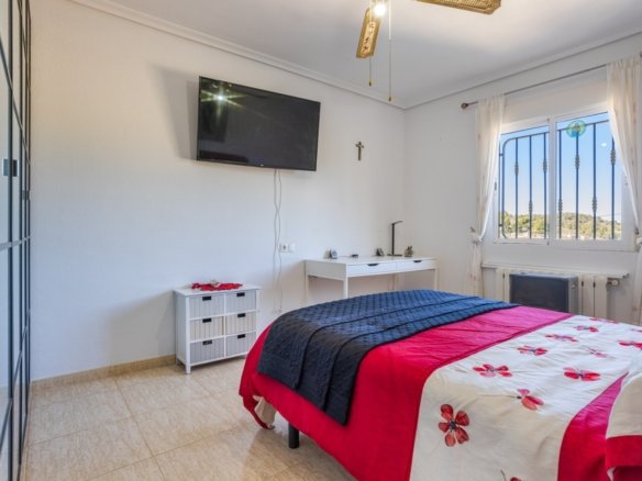3 Bedroom 2 Bathroom Country House in La Zarza - Caza De Casa