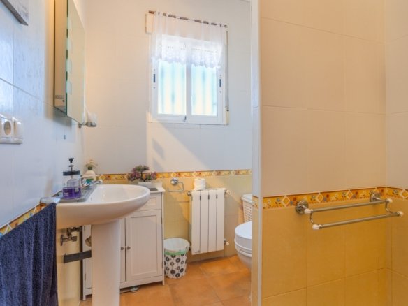 3 Bedroom 2 Bathroom Country House in La Zarza - Caza De Casa