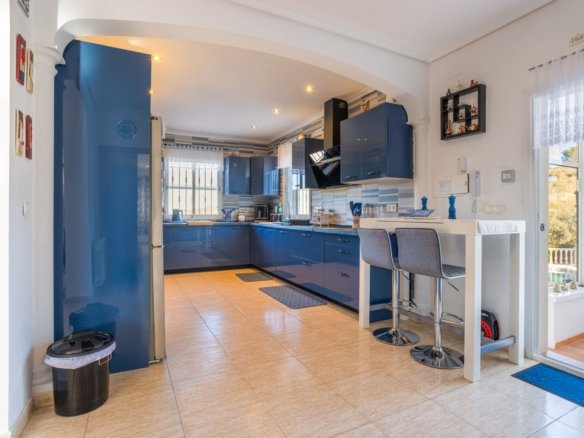 3 Bedroom 2 Bathroom Country House in La Zarza - Caza De Casa
