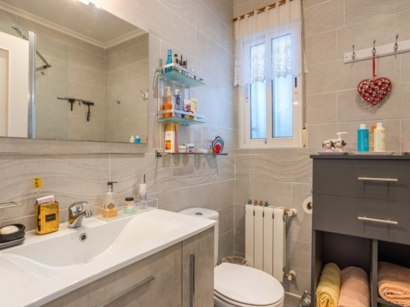 3 Bedroom 2 Bathroom Country House in La Zarza - Caza De Casa