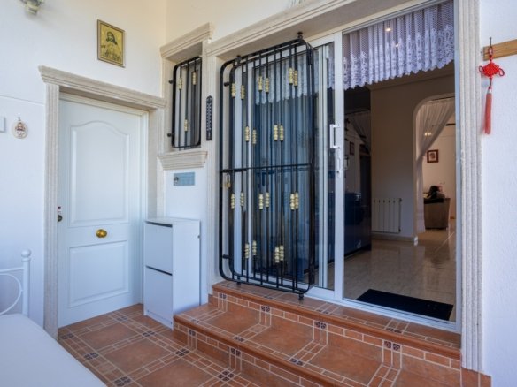 3 Bedroom 2 Bathroom Country House in La Zarza - Caza De Casa