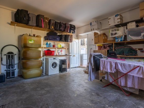3 Bedroom 2 Bathroom Country House in La Zarza - Caza De Casa