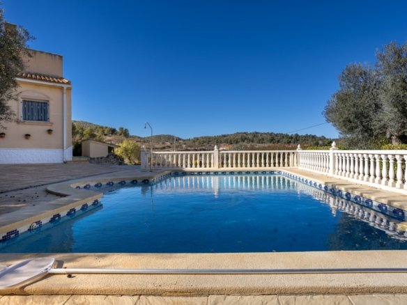 3 Bedroom 2 Bathroom Country House in La Zarza - Caza De Casa