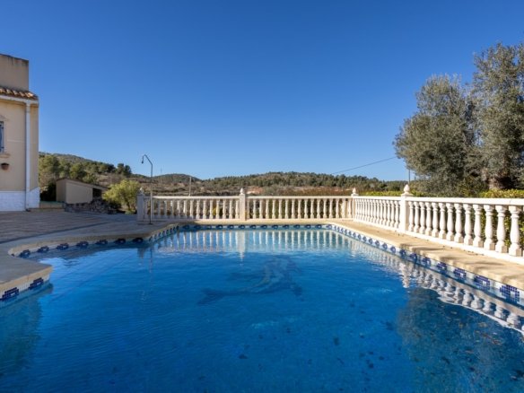 3 Bedroom 2 Bathroom Country House in La Zarza - Caza De Casa