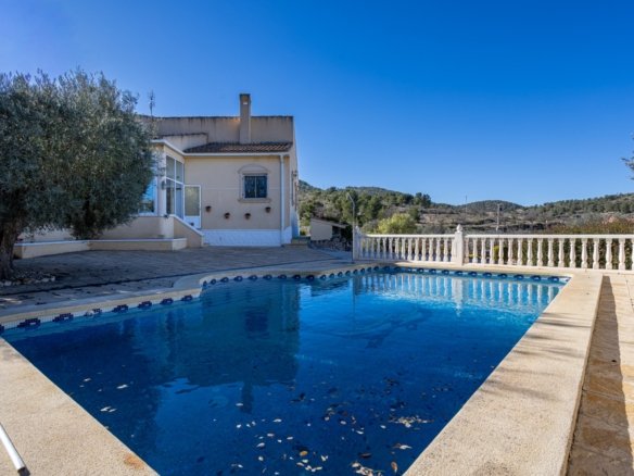 3 Bedroom 2 Bathroom Country House in La Zarza - Caza De Casa