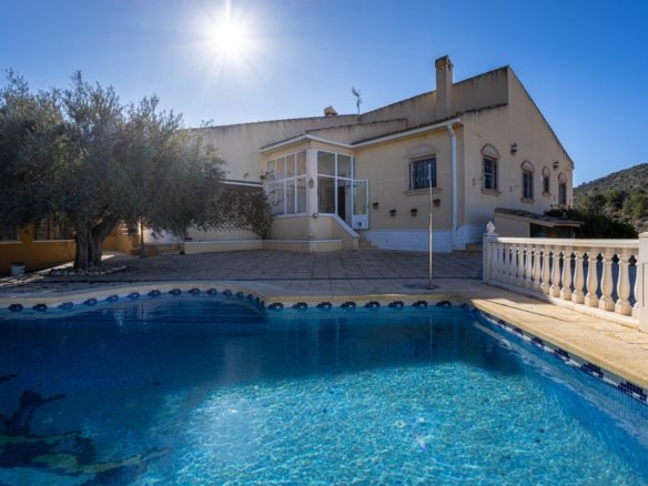 3 Bedroom 2 Bathroom Country House in La Zarza - Caza De Casa