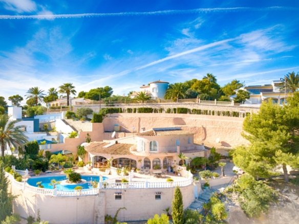 3 Bedroom 2 Bathroom villa in Moraira - Caza De Casa