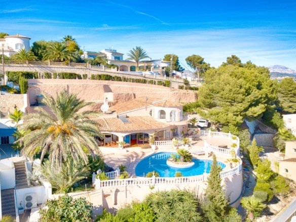 3 Bedroom 2 Bathroom villa in Moraira - Caza De Casa