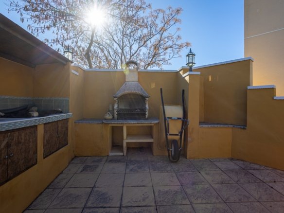 3 Bedroom 2 Bathroom Country House in La Zarza - Caza De Casa