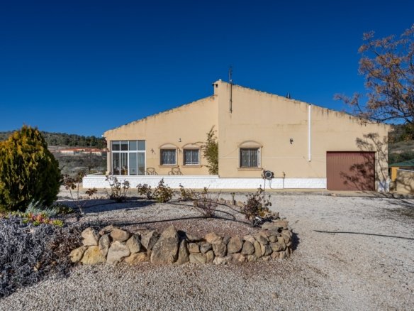 3 Bedroom 2 Bathroom Country House in La Zarza - Caza De Casa