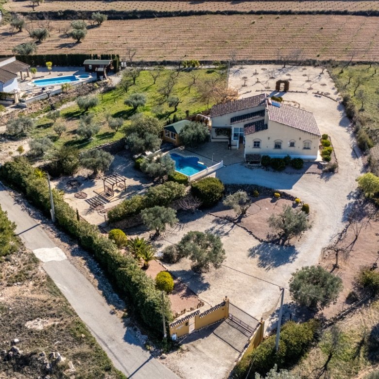 3 Bedroom 2 Bathroom Country House in La Zarza - Caza De Casa