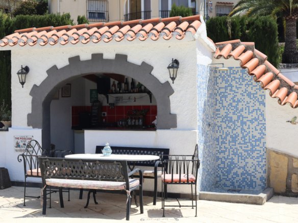 4 Bedroom 3 Bathroom Villa in Orba - Caza De Casa