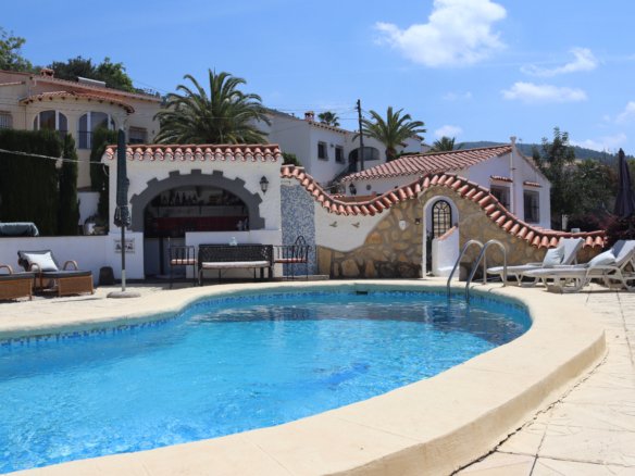 4 Bedroom 3 Bathroom Villa in Orba - Caza De Casa