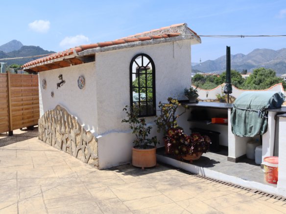4 Bedroom 3 Bathroom Villa in Orba - Caza De Casa