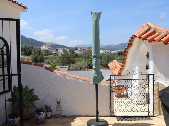 4 Bedroom 3 Bathroom Villa in Orba - Caza De Casa