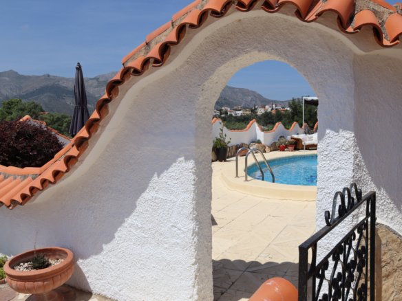 4 Bedroom 3 Bathroom Villa in Orba - Caza De Casa
