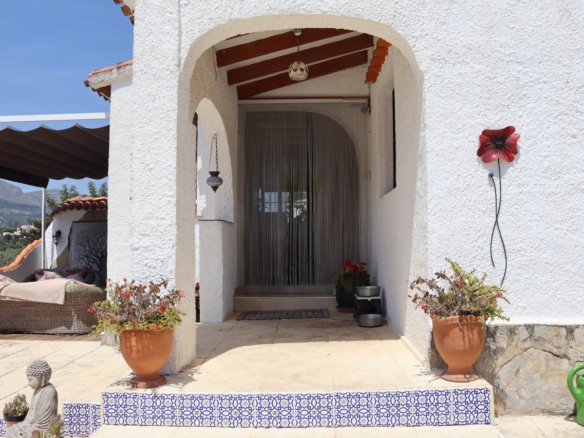 4 Bedroom 3 Bathroom Villa in Orba - Caza De Casa