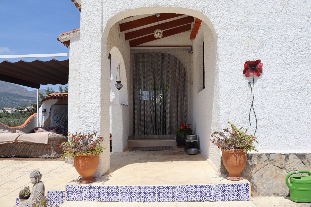 4 Bedroom 3 Bathroom Villa in Orba - Caza De Casa