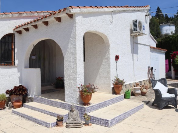 4 Bedroom 3 Bathroom Villa in Orba - Caza De Casa