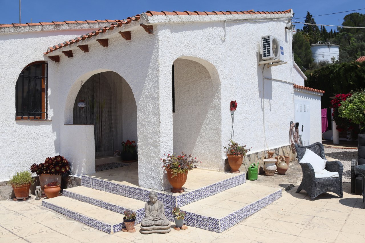 4 Bedroom 3 Bathroom Villa in Orba - Caza De Casa
