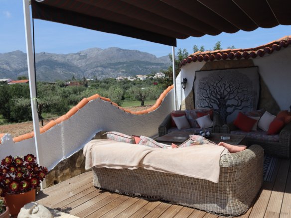 4 Bedroom 3 Bathroom Villa in Orba - Caza De Casa