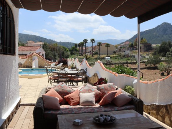 4 Bedroom 3 Bathroom Villa in Orba - Caza De Casa