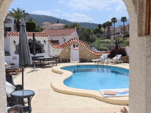 4 Bedroom 3 Bathroom Villa in Orba - Caza De Casa