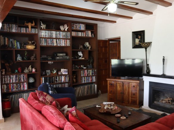 4 Bedroom 3 Bathroom Villa in Orba - Caza De Casa