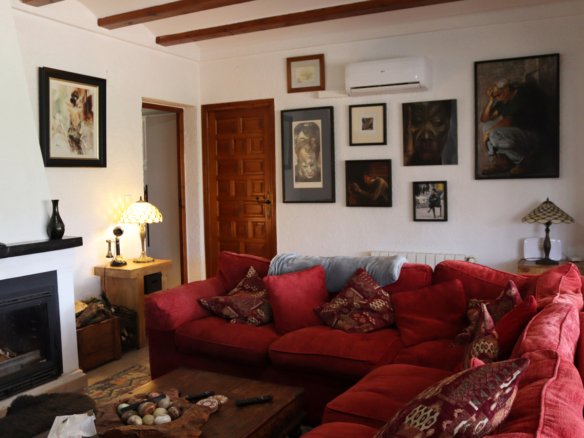 4 Bedroom 3 Bathroom Villa in Orba - Caza De Casa