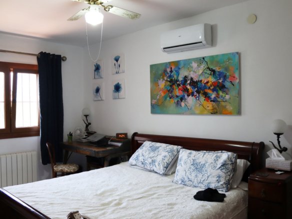 4 Bedroom 3 Bathroom Villa in Orba - Caza De Casa