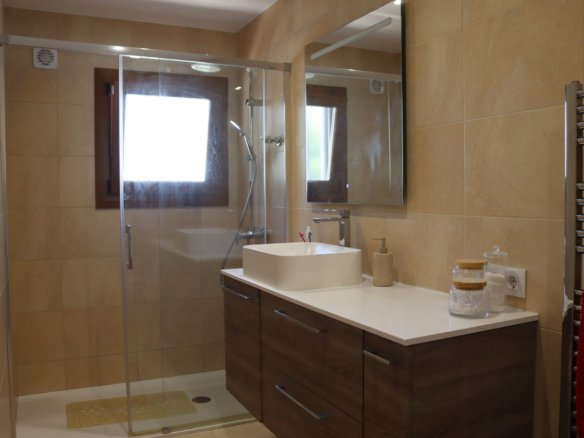 4 Bedroom 3 Bathroom Villa in Orba - Caza De Casa