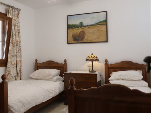 4 Bedroom 3 Bathroom Villa in Orba - Caza De Casa