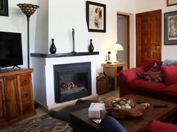 4 Bedroom 3 Bathroom Villa in Orba - Caza De Casa