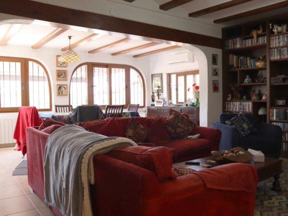 4 Bedroom 3 Bathroom Villa in Orba - Caza De Casa